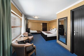 Good Aura Hotel