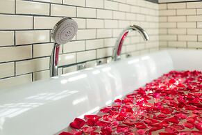 MORA Boutique Hotel