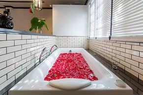 MORA Boutique Hotel