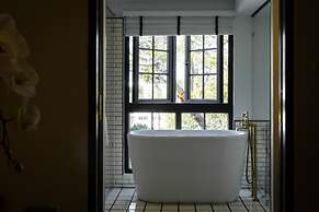 MORA Boutique Hotel