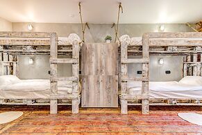 Moomidol Hostel
