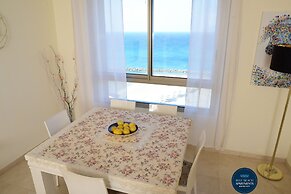 Spacious Sea View Apartment
