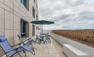 Spacious Sea View Apartment