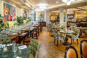 Castlecourt Hotel