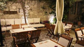 Lilyum Alaçatı Butik Otel