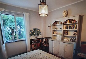 WHITE & BLUE HOUSE