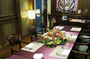 Rhineinn Hotel
