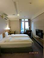 Rhineinn Hotel