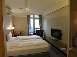 Rhineinn Hotel