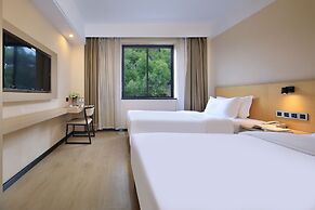 Wing Hotel Guilin- Pedestrian Street