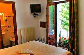Hotel Bucaneve