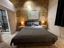 TasEv Boutique Hotel