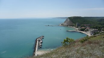 Calithea Complex