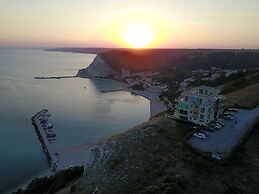 Calithea Complex