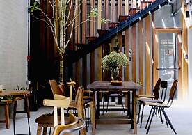 TAN Hostel x Cafe - Adults Only