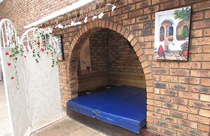 Oppiplot Guest House