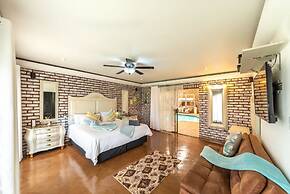 Oppiplot Guest House