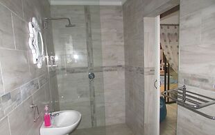 Oppiplot Guest House