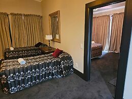 Gateway  Motor Inn