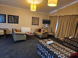 Gateway  Motor Inn