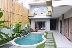 Rusty Seminyak