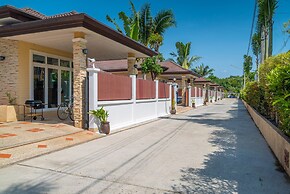 Rawai Private Villas - Pool and Garden