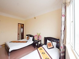 Ho Sen Xanh Hotel