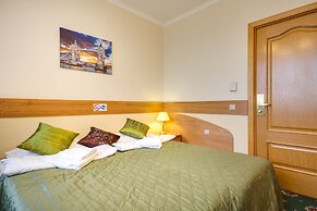 #513 OREKHOVO APARTMENTS with shared bathroom