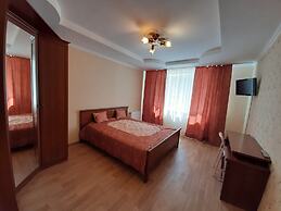 Apartment on Vokzalnaya 77-31