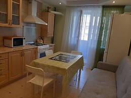 Apartment on Vokzalnaya 77-31