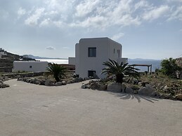 Nikoi Villas