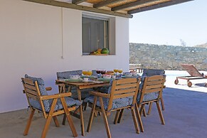 Nikoi Villas