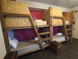 Donghe Surf Shop & Hostel - Taitung
