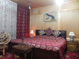 Shabrose Heritage Houseboats