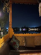 Shabrose Heritage Houseboats