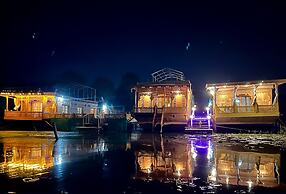 Shabrose Heritage Houseboats