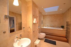 Luxury Hyde Park