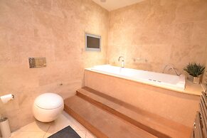 Luxury Hyde Park