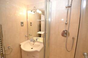 Luxury Hyde Park