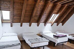 Hostal y Albergue Haizea - Hostel