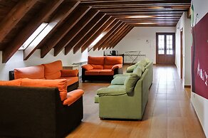 Hostal y Albergue Haizea - Hostel