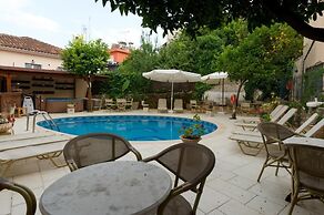 Paradise Hotel