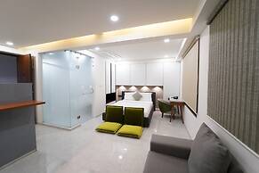 Ebony Residency