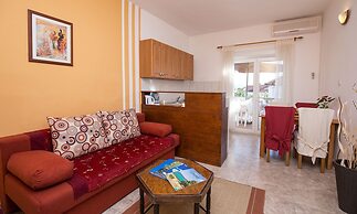 Apartments and Room Thea