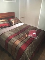 Very Large & Welcoming London Bungalow