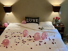 Hokhmah Heart Hotel
