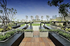Locals Sathorn Siamese Nang Linchee