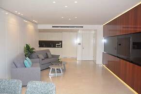 Renovated White 3BD next to Beach - Pool