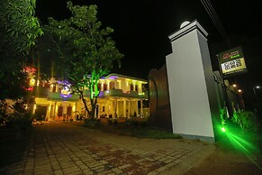 Yala Hotel River Front