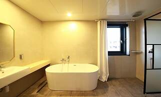 Gimpo Assem Hotel